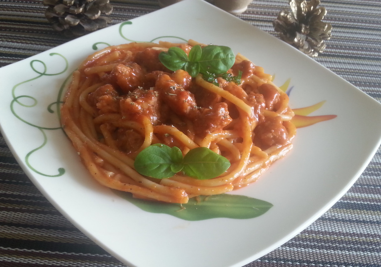 Spaghetti   z mięsem i  bazylią foto
