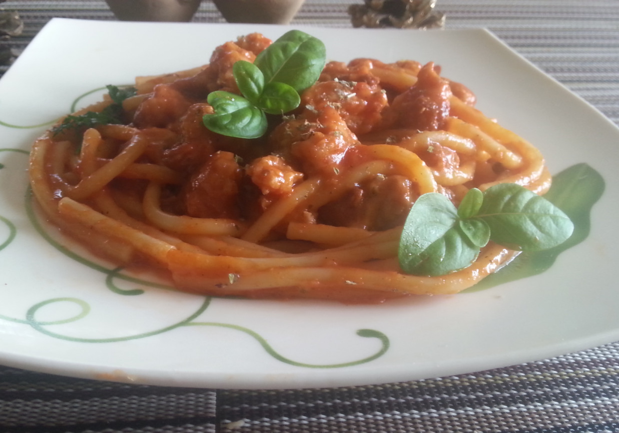 Spaghetti   z mięsem i  bazylią foto