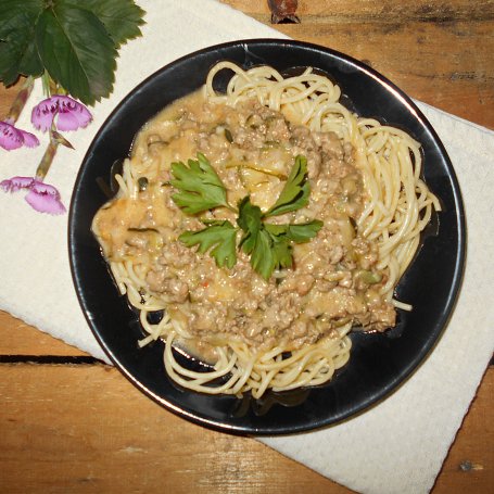 Krok 6 - Spaghetti z mięsem i cukinią w sosie śmietanowym foto