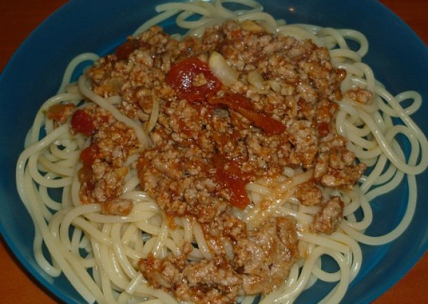 Fotografia przedstawiająca Spaghetti z mięsem i papryką