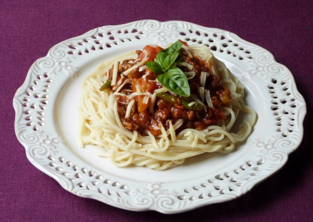 Fotografia przedstawiająca Spaghetti z mięsem i warzywami