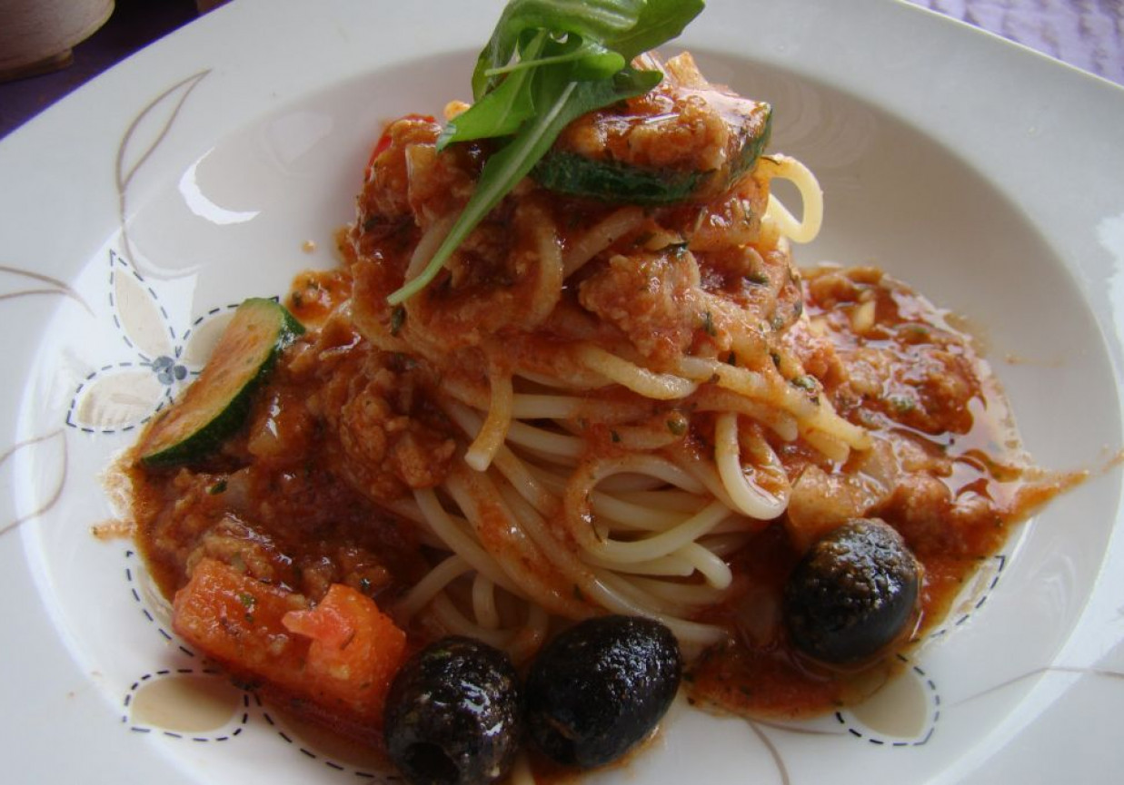 Spaghetti z mięsem i warzywami  foto