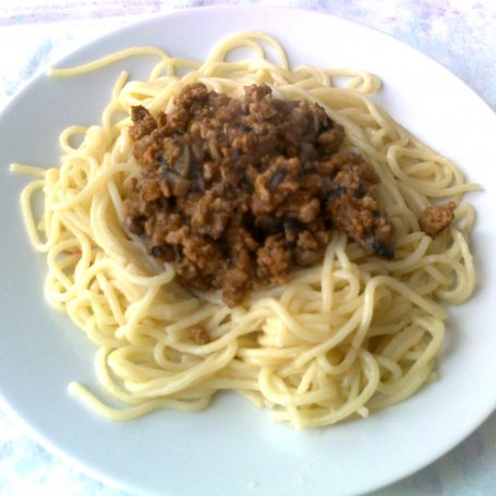 Krok 4 - Spaghetti z mięsem mielonym i pieczarkami foto