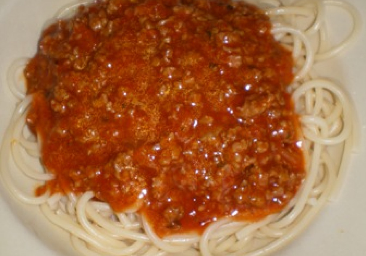 Spaghetti z mięsem mielonym i sosem foto