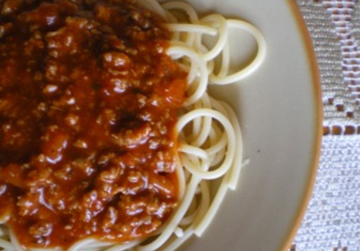 Spaghetti z mięsem mielonym i sosem foto