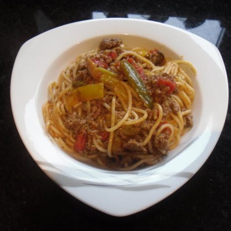 Krok 7 - Spaghetti z mięsem mielonym i warzywami foto