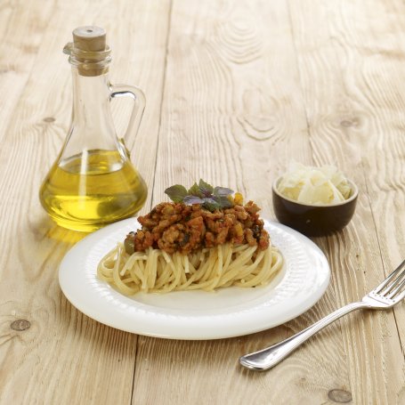 Krok 5 - Spaghetti z mięsem mielonym, selerem naciowym i oliwkami  foto