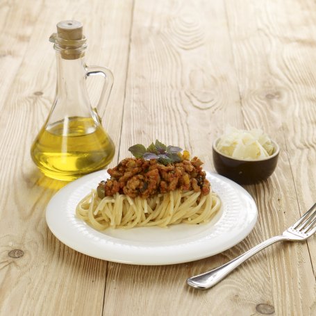 Krok 5 - Spaghetti z mięsem mielonym, selerem naciowym i oliwkami foto