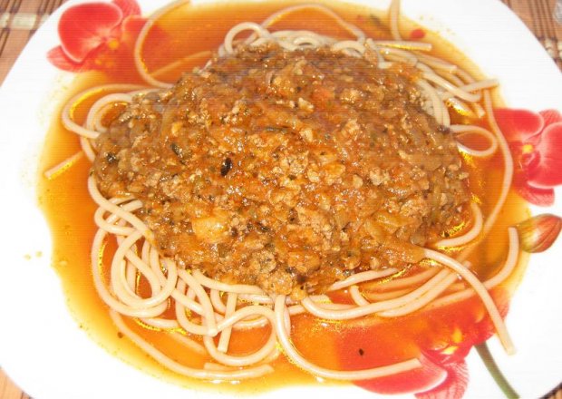 Fotografia przedstawiająca Spaghetti z mięsno cukiniowym sosem