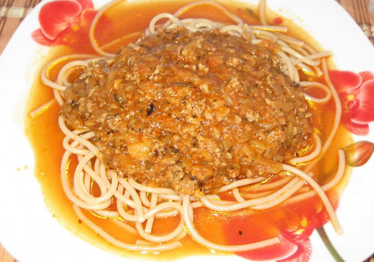 Spaghetti z mięsno cukiniowym sosem foto