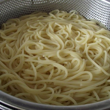 Krok 7 - Spaghetti z mięsnym sosem cukiniowym na pomidorowo  foto