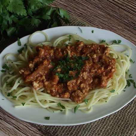 Krok 8 - Spaghetti z mięsnym sosem cukiniowym na pomidorowo  foto