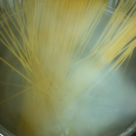Krok 1 - Spaghetti z mięsnym sosem i kukurydzą foto