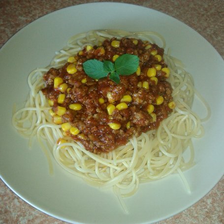 Krok 8 - Spaghetti z mięsnym sosem i kukurydzą foto