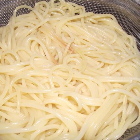 Krok 6 - Spaghetti z mięsnym sosem z zielonymi oliwkami  foto