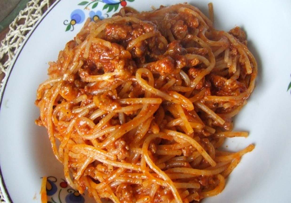 spaghetti z mięsnym sosem foto