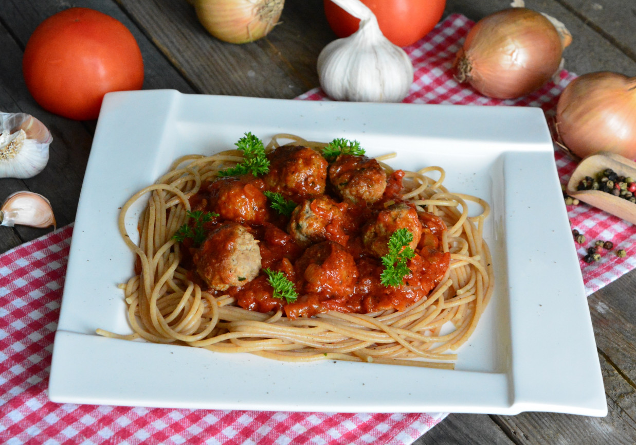 Spaghetti z mięsnymi kuleczkami foto