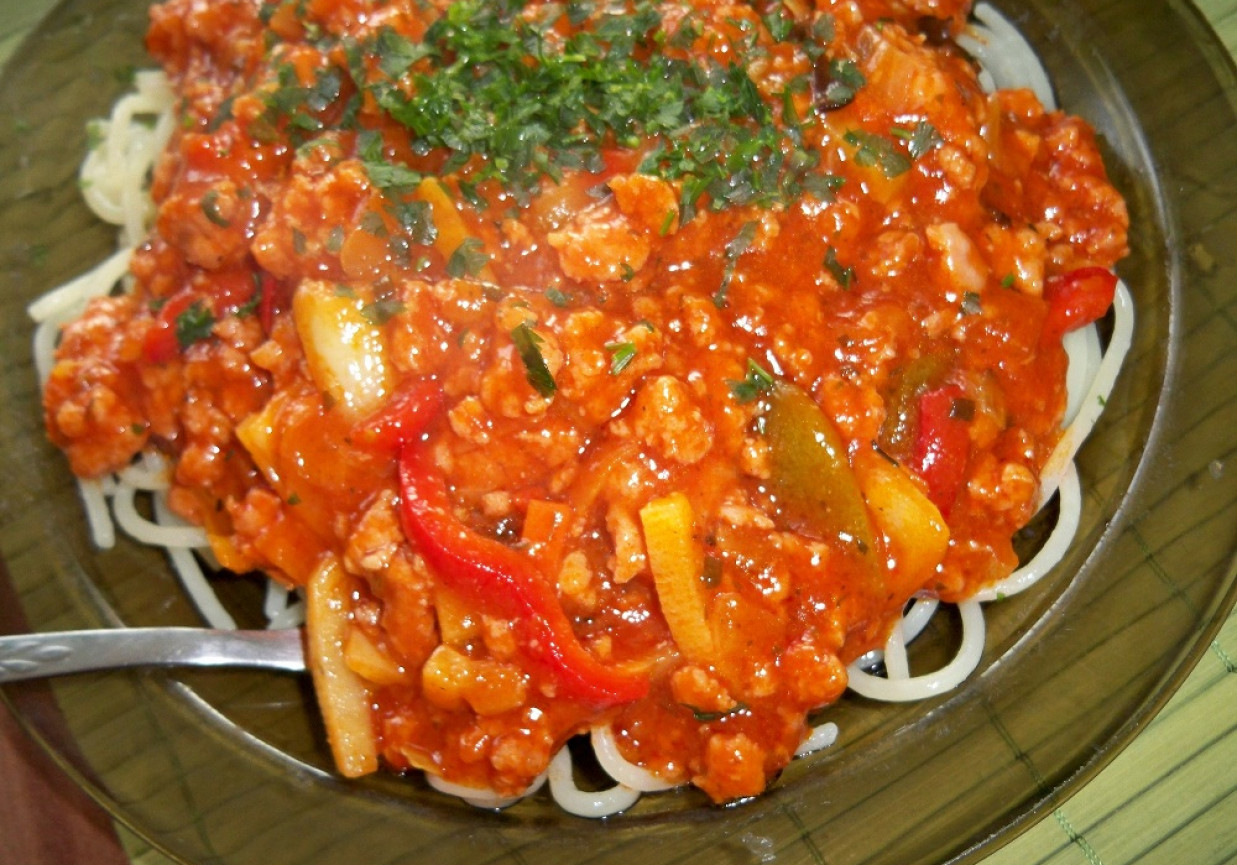 Spaghetti z mieszanką chińskich warzyw foto