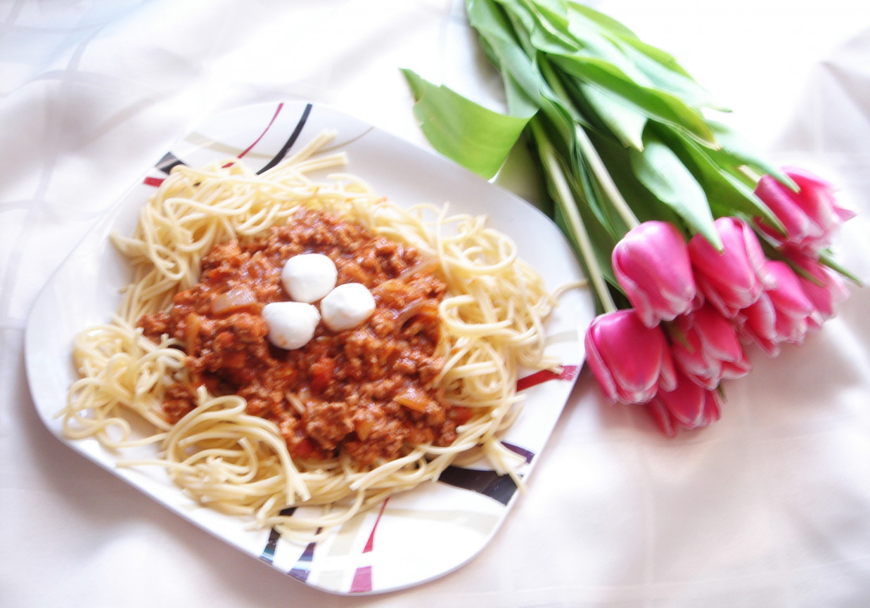 Spaghetti z mini mozzarellą foto