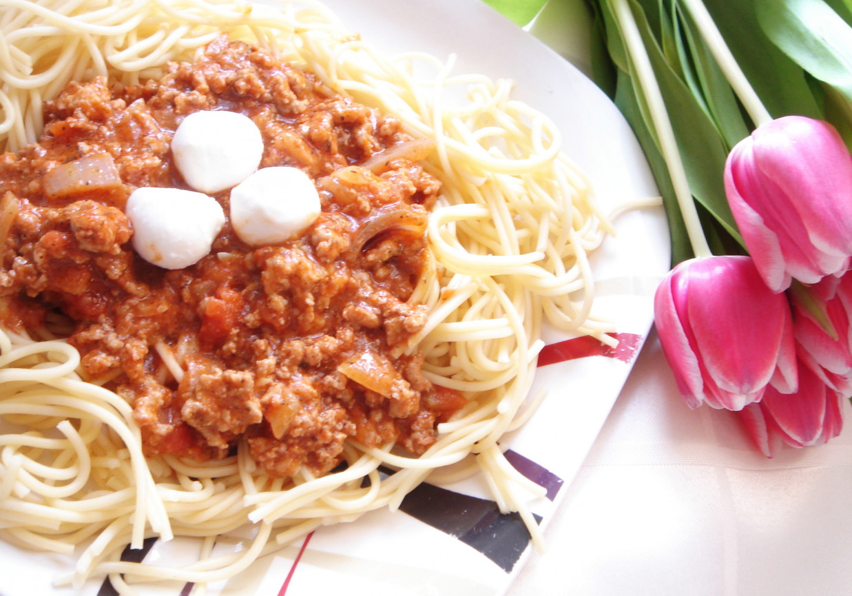 Spaghetti z mini mozzarellą foto