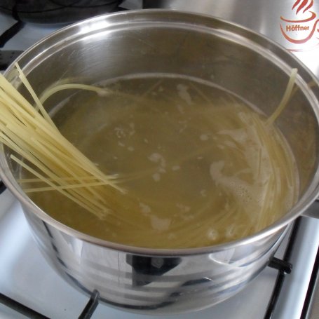 Krok 1 - Spaghetti z oliwkami foto