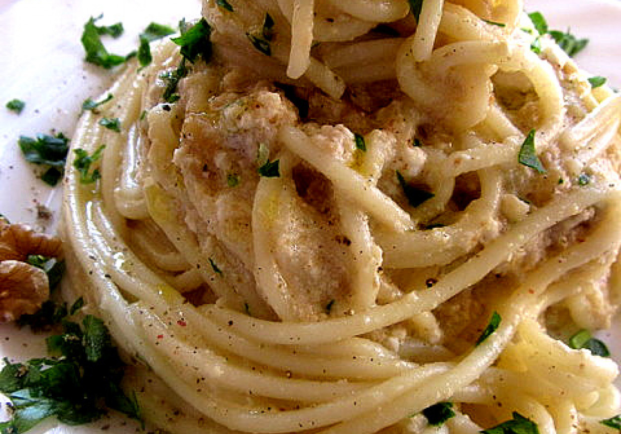 Spaghetti z orzechami foto