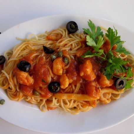Krok 4 - Spaghetti z owocami morza w pomidorach foto