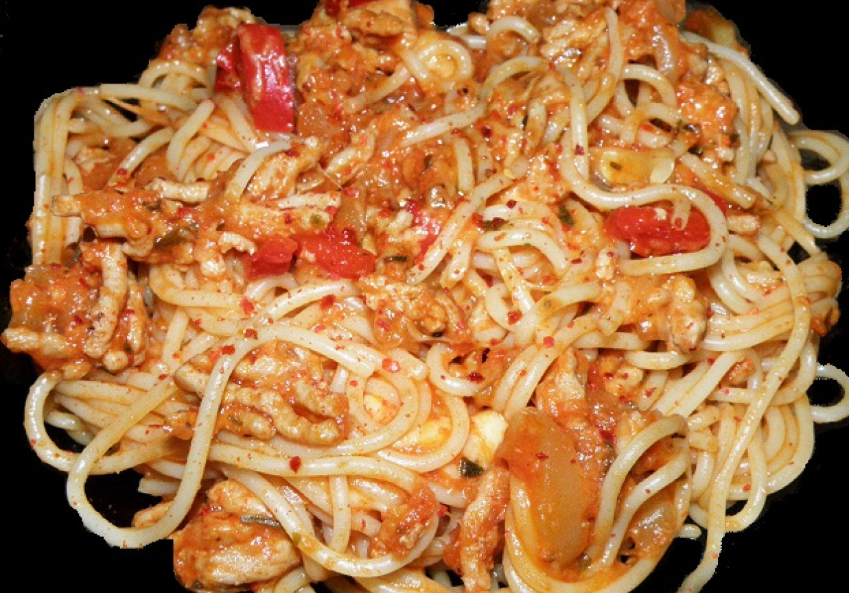 Spaghetti z papryką i cukinią foto