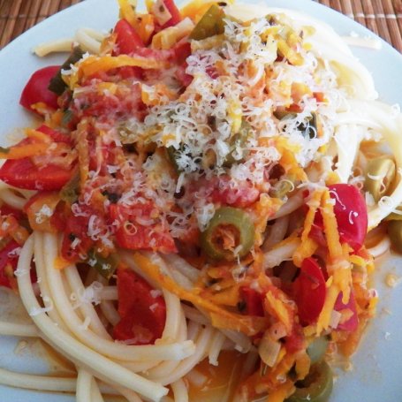 Krok 3 - Spaghetti z papryką i innymi warzywami foto