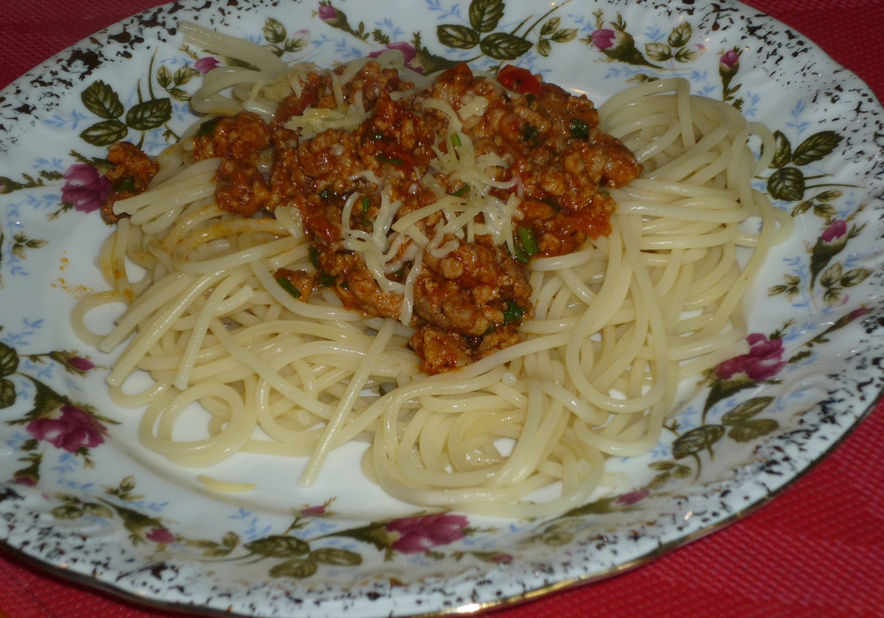 Spaghetti z papryką i natką pietruszki  foto