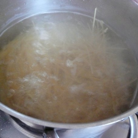 Krok 1 - Spaghetti z papryką i parmezanem foto