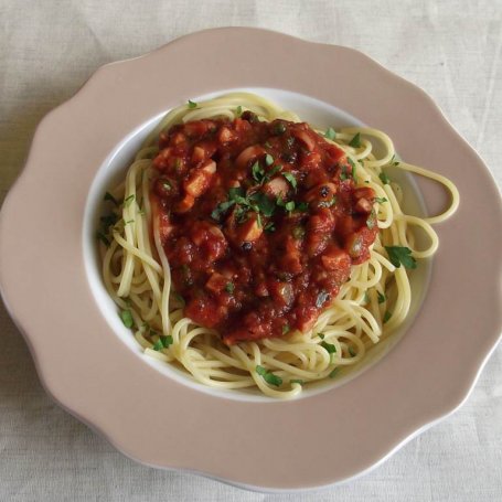 Krok 6 - Spaghetti z parówkami w sosie pomidorowym foto