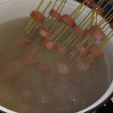 Krok 3 - Spaghetti z parówkami foto