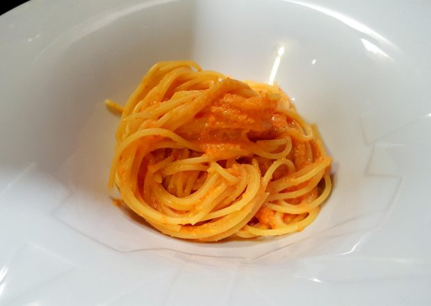 Fotografia przedstawiająca Spaghetti z pesto alla Calabrese