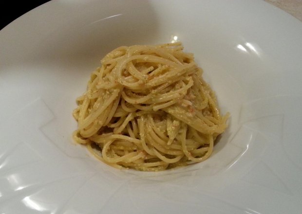 Fotografia przedstawiająca Spaghetti z pesto alla Siciliana