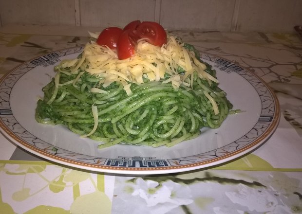 Fotografia przedstawiająca Spaghetti z pesto szpinakowym