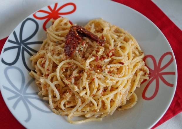 Fotografia przedstawiająca Spaghetti z pesto z kalafiora