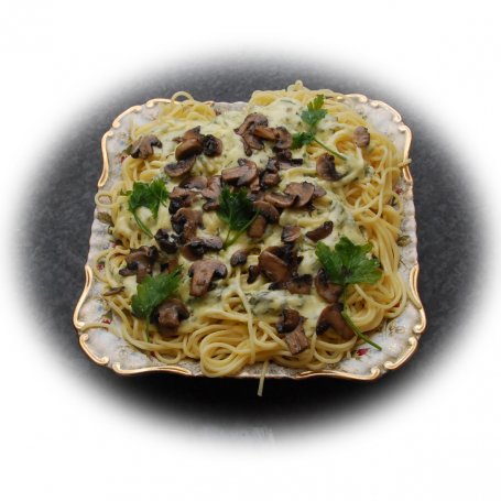 Krok 3 - Spaghetti z pieczarkami i serem cheddar foto