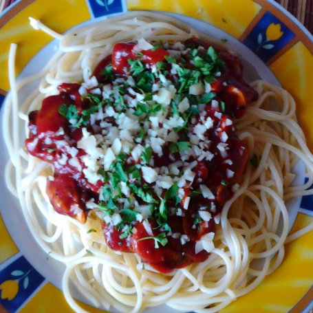 Krok 3 - Spaghetti z pieczarkami w sosie pomidorowym foto