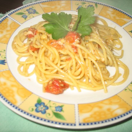 Krok 6 - Spaghetti z pomidorami i bazylią. foto