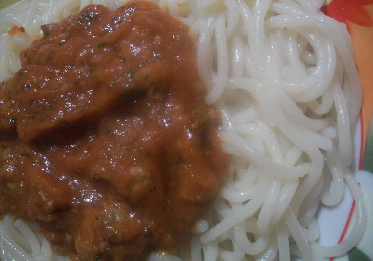 Spaghetti z pomidorami i cukinią foto