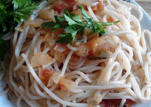 Fotografia przedstawiająca Spaghetti z pomidorami Zub3r'a