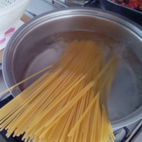 Krok 6 - Spaghetti z pomidorkami i boczkiem foto