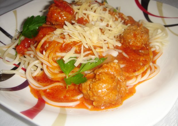 Fotografia przedstawiająca Spaghetti z pulpecikami
