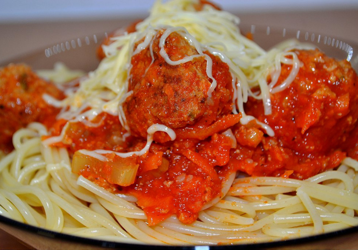 Spaghetti z pulpecikami foto
