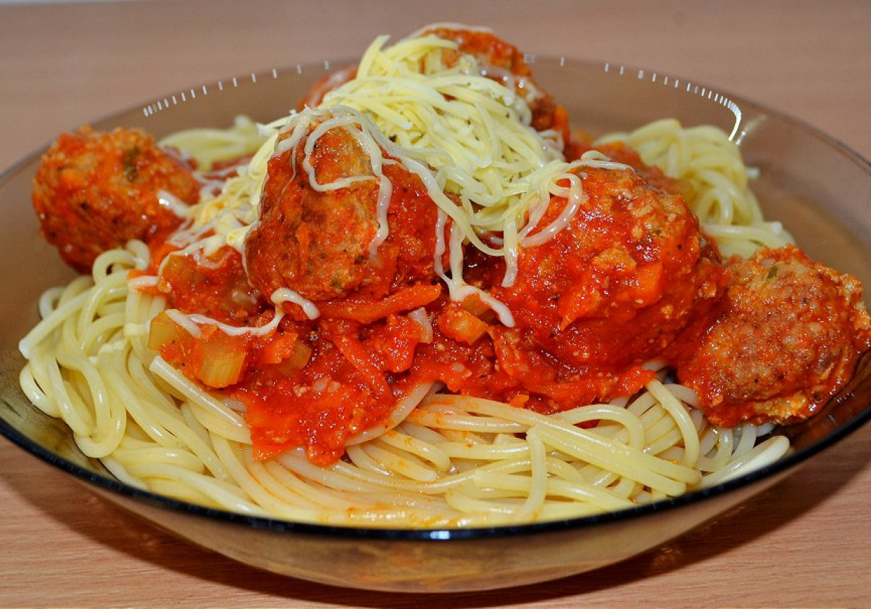 Spaghetti z pulpecikami foto