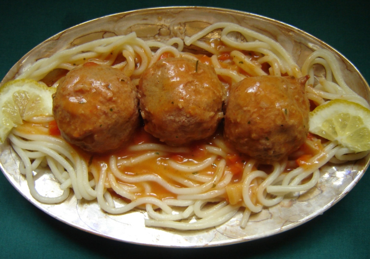 Spaghetti z pulpetami na sposób włoski foto