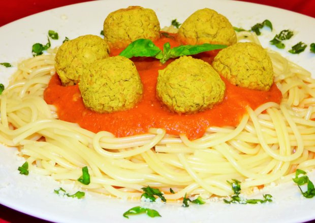 Fotografia przedstawiająca Spaghetti z pulpetami z soczewicy (wegańskie)