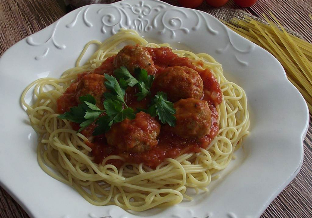 Spaghetti z pulpetami foto