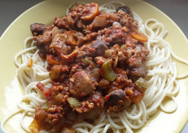 Fotografia przedstawiająca Spaghetti z selerem naciowym i marchwią